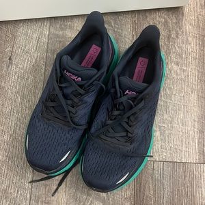Hoka Women’s Clifton 8 size 8B gently worn